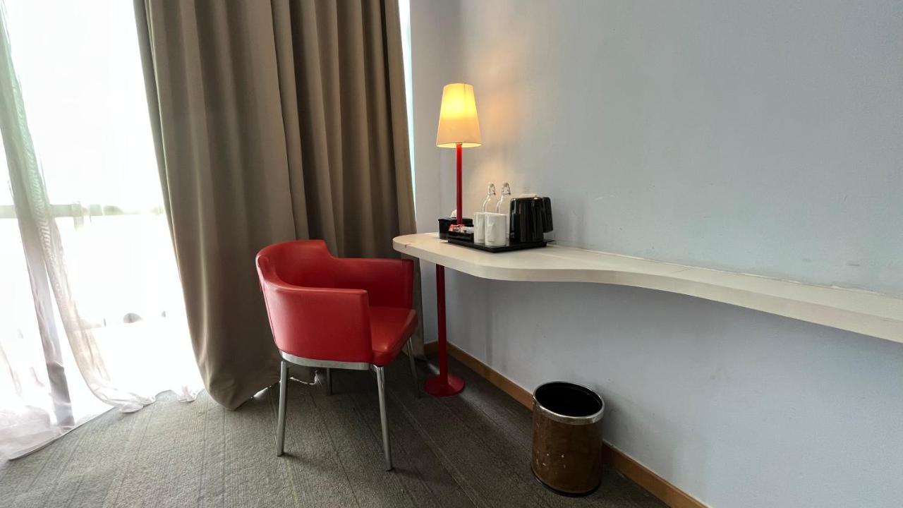 Luminor Hotel Metro Indah - Bandung By Wh Cicadas Экстерьер фото